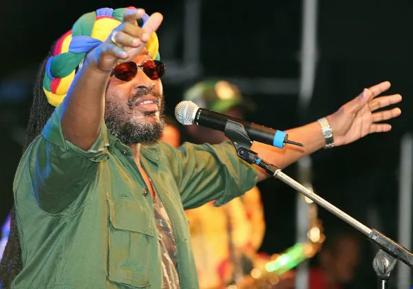 Edson Gomes esclarece boatos sobre sua aposentadoria; veja comunicado