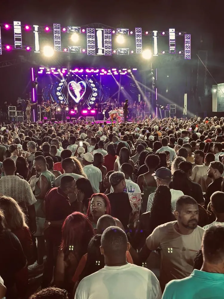 Festa de Reis de Ipecaetá começa com romantismo, grande público e show marcante de Pablo