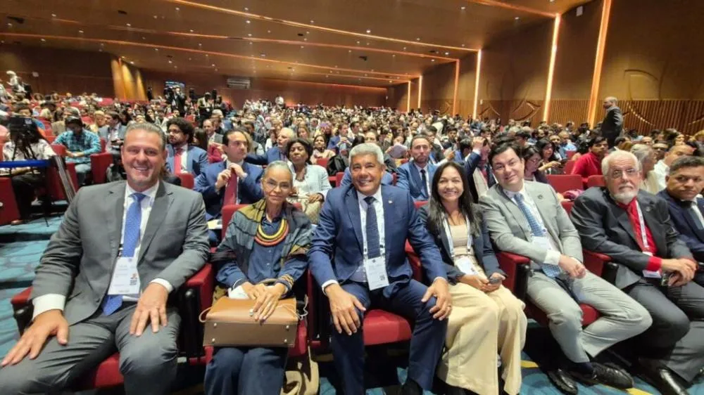 Ao lado de Lula, Jerônimo participa da abertura de escritório da ApexBrasil na Índia