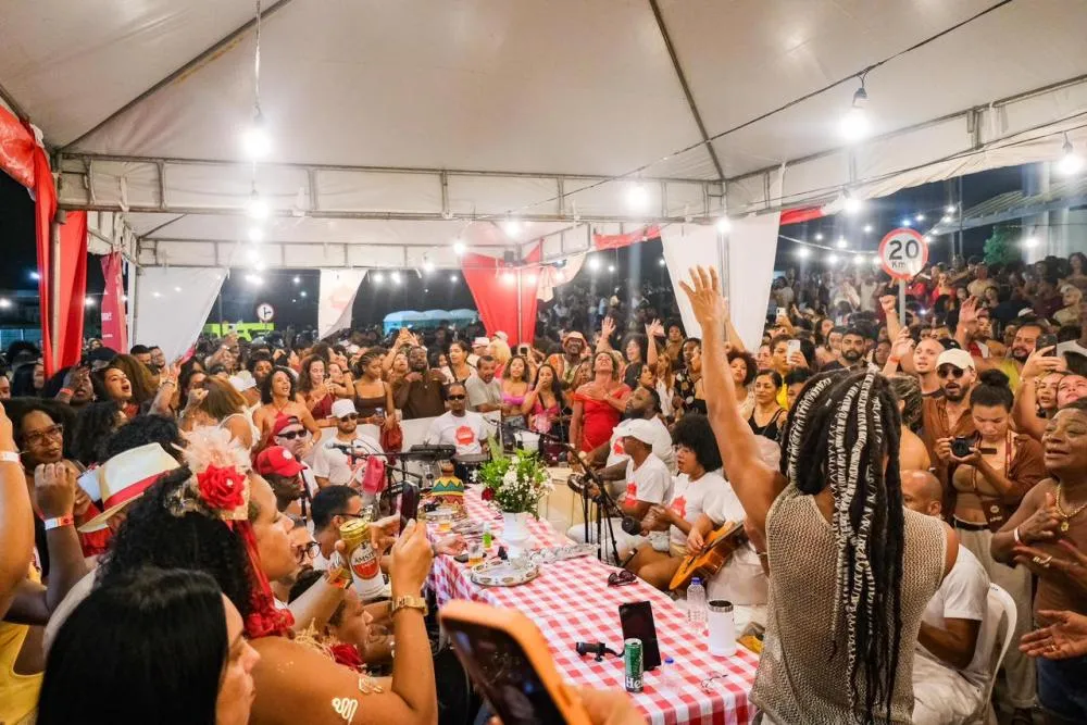 Unidos pelo Samba vai homenagear teatro feirense no Centro de Convenções neste domingo, 12 