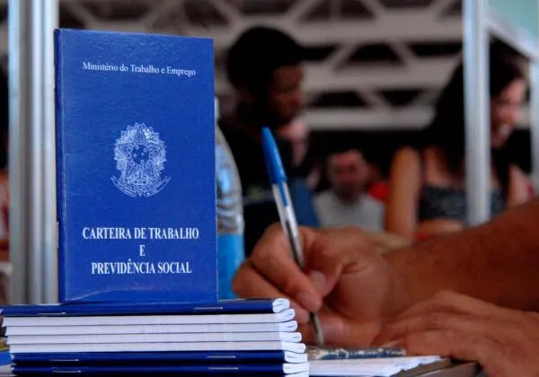 Equipe de pré-campanha de Flávio Bolsonaro prepara ofensiva contra PT da Bahia