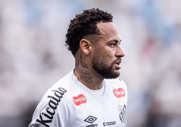 Neymar tem problema físico e pode perder preparação para Copa do Mundo