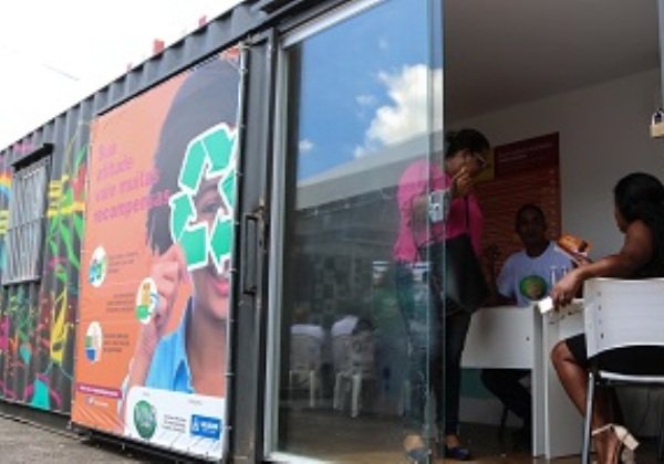 Cidadãos podem trocar recicláveis por descontos em cursos e exames médicos