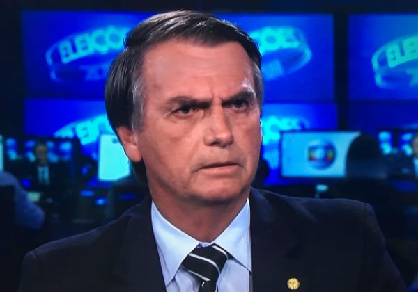 Pesquisa aponta impacto baixo do caso da mala de cocaína na imagem de Bolsonaro