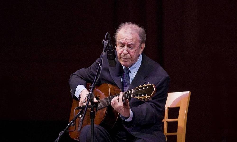 Corpo de João Gilberto é velado no Theatro Municipal do Rio 