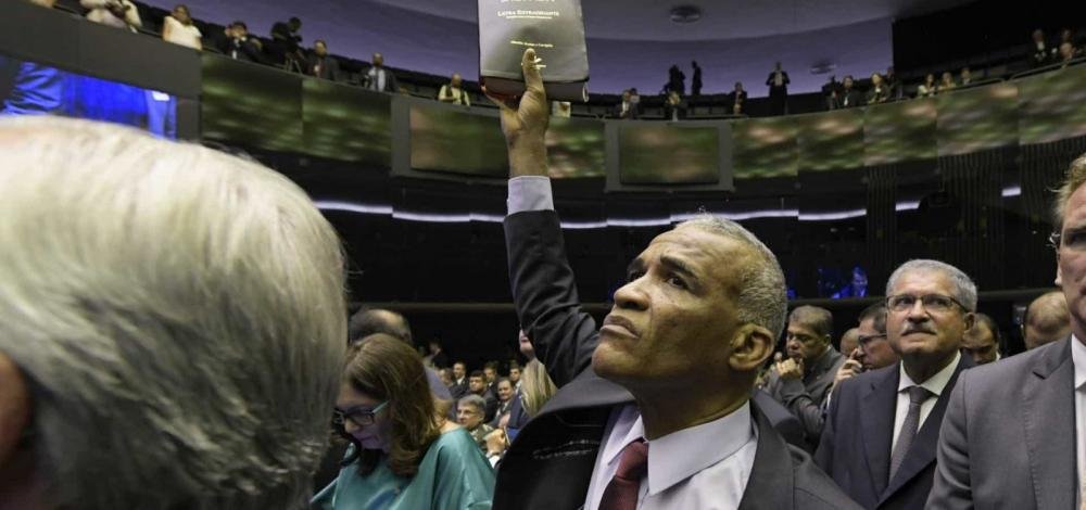 Isidório contraria o partido e votará contra reforma da Previdência