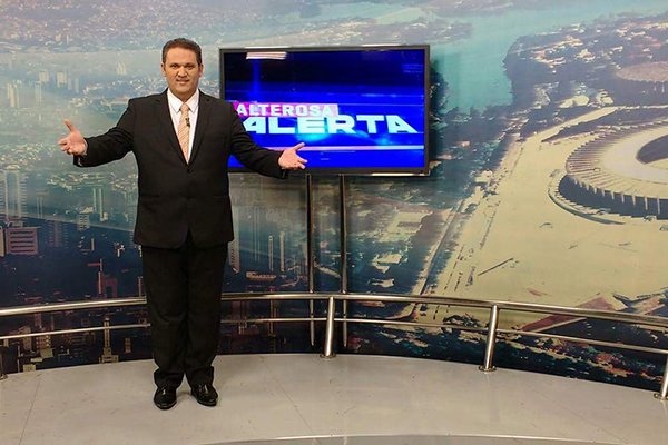 Apresentador de afiliada do SBT faz comentário racista ao vivo