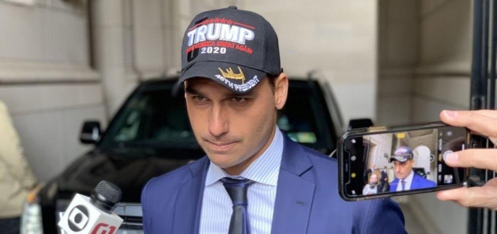 Eduardo Bolsonaro diz que aceitaria renunciar ao mandato para assumir embaixada