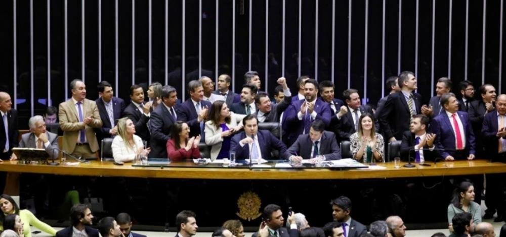 Votação da reforma da Previdência será retomada na manhã de hoje