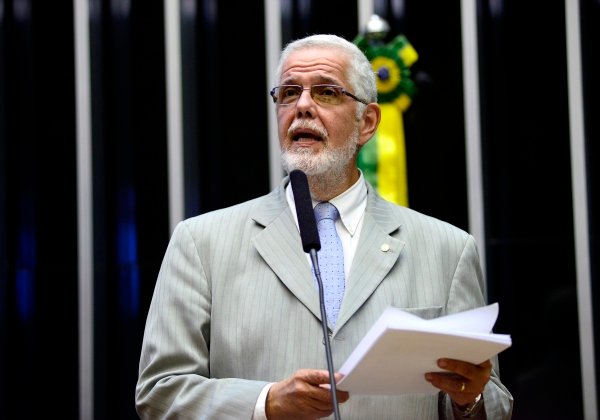 Solla aciona a Justiça contra nomeação de Eduardo Bolsonaro à embaixada