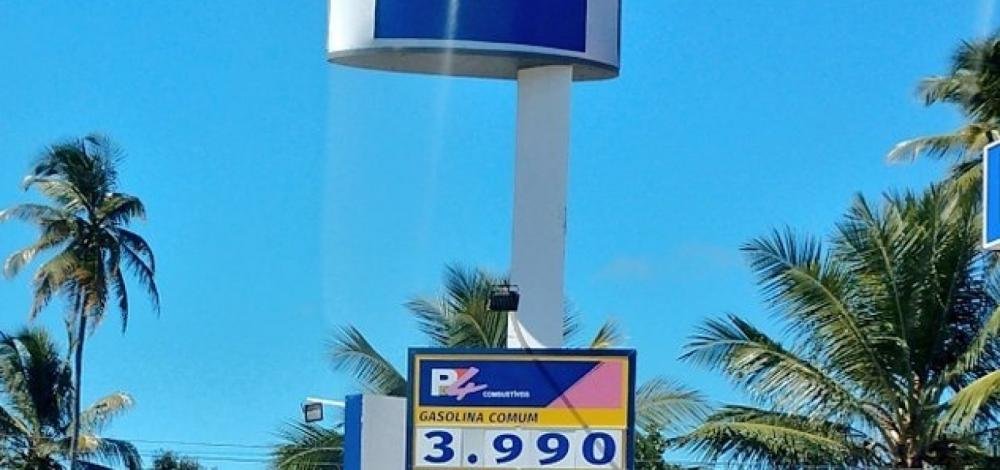 Preço do combustível cai em Salvador; sindicato não garante manutenção