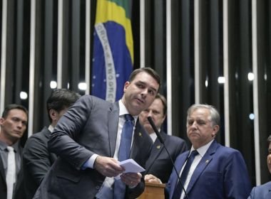Flávio Bolsonaro apresentará no Senado proposta de imposto único