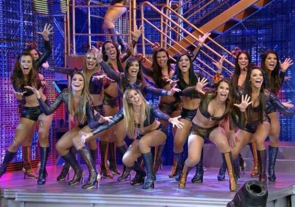 Globo dispensa 11 bailarinas do ‘Domingão do Faustão’