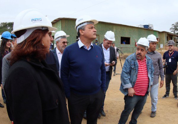 Rui vistoria obras e faz visita guiada ao novo aeroporto