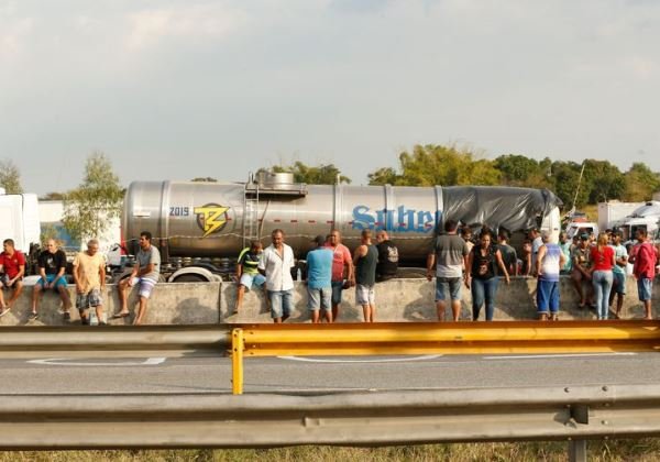 Paralisação: caminhoneiros divulgam pontos de parada pelo Whatsapp