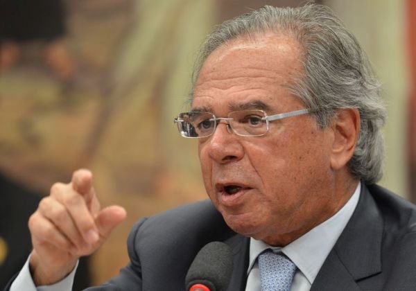 Celular de Paulo Guedes foi clonado, diz assessoria do ministro