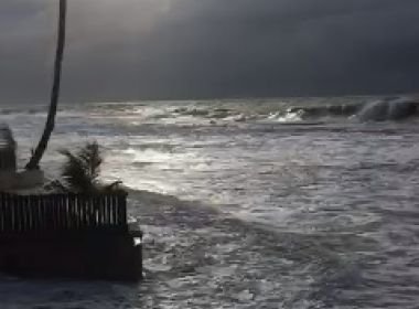 Arembepe: Turista morre afogado; mau tempo derruba parte de restaurante