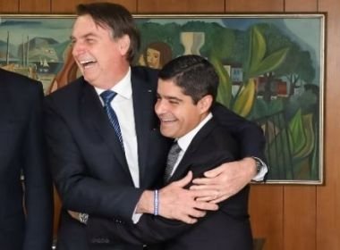'Lá na frente você ocupará a honrosa cadeira que eu ocupo', diz Bolsonaro a ACM Neto