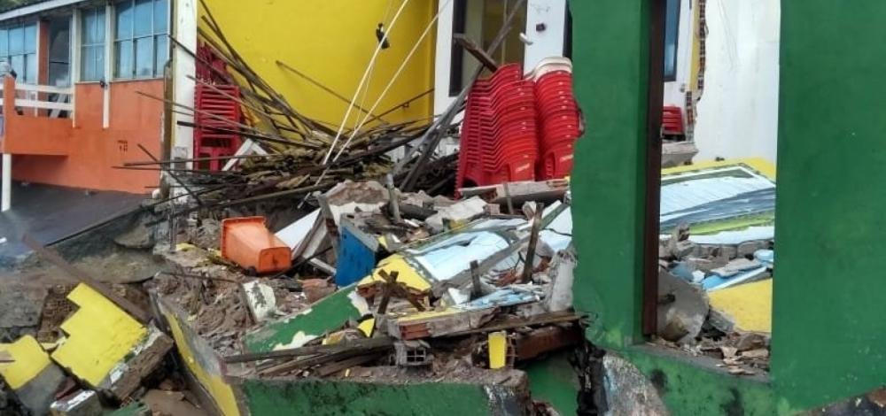 metros, 11 imóveis são interditados em Arembepe