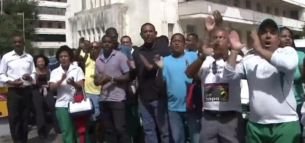 Com salário atrasado, terceirizados da Ufba paralisam atividades por 24h em Salvador