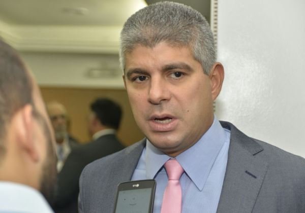 Maurício Barbosa deixa grupo de WhatsApp após general publicar crítica a Rui