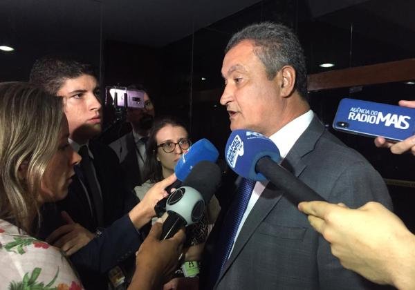 Rui ironiza Bolsonaro e diz que inaugurará policlínica ‘sem lista de presença’