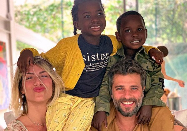Bruno Gagliasso e Giovanna Ewbank apresentam filho: ‘Transbordando de amor’