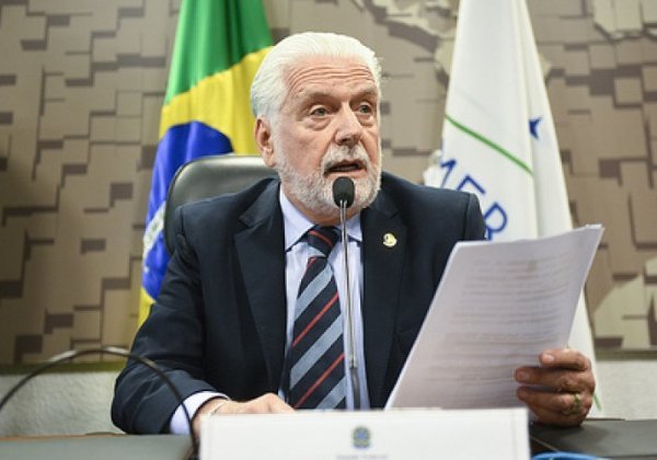 Wagner diz que ‘impropérios’ de Bolsonaro são para desviar foco sobre governo