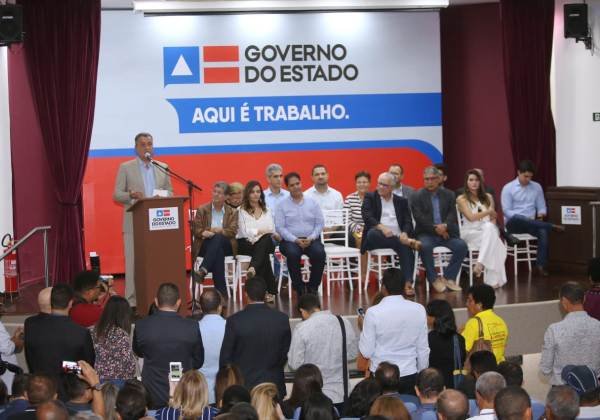 Rui assina decreto que regulamenta reconhecimento de terras em 67 cidades