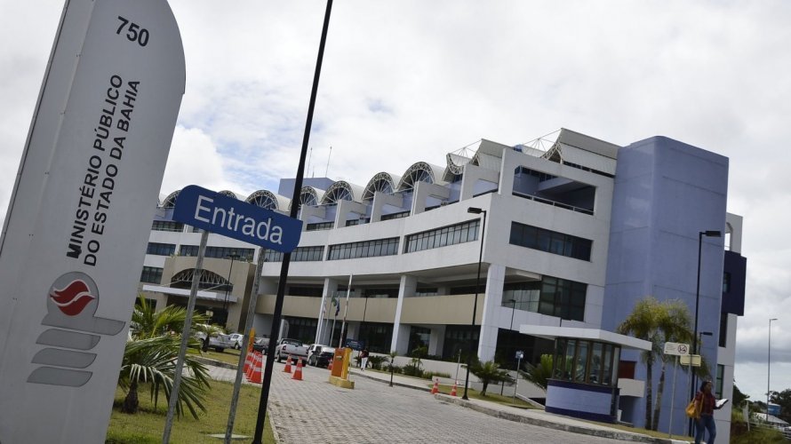 MP-BA extingue 100 cargos efetivos; sindicato repudia decisão