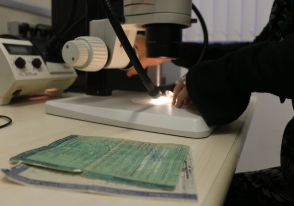 Documentos de veículos e cédulas são os materiais mais falsificados, diz SSP