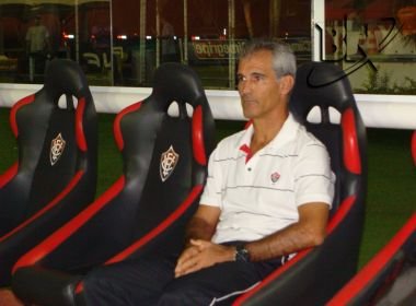 Carlos Amadeu é novo técnico do Vitória para a sequência da Série B