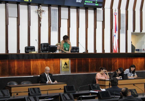 Após recesso de 30 dias, sessão na Alba é encerrada por falta de quórum