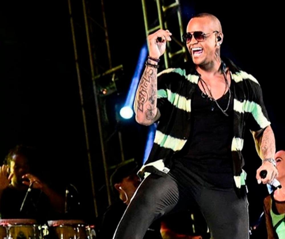 Léo Santana anuncia última participação especial de novo DVD; confira