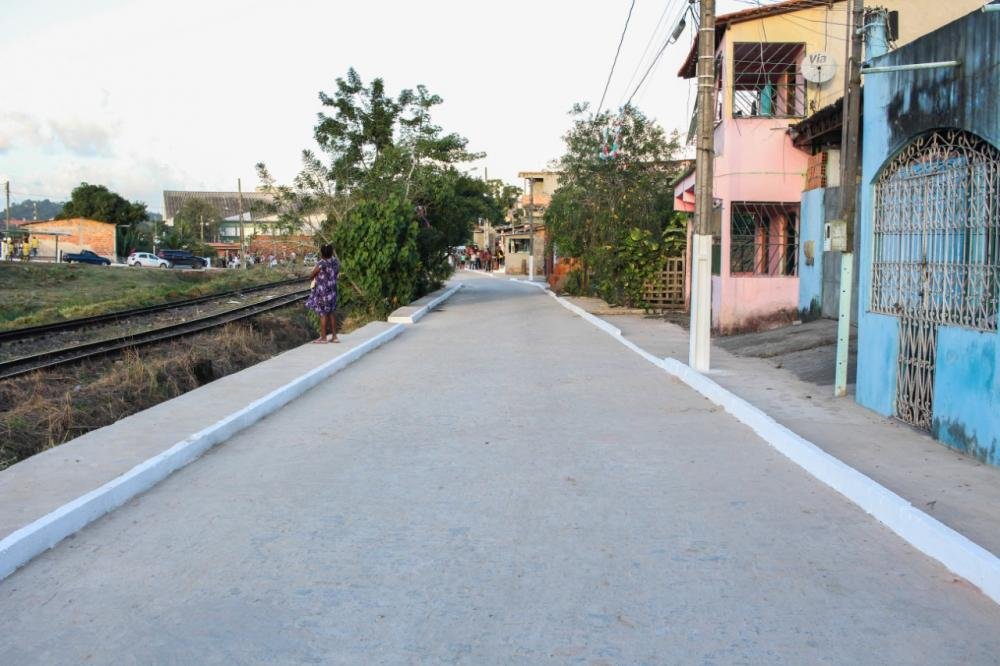 Prefeitura de Candeias conclui pavimentação em Vila Esperança