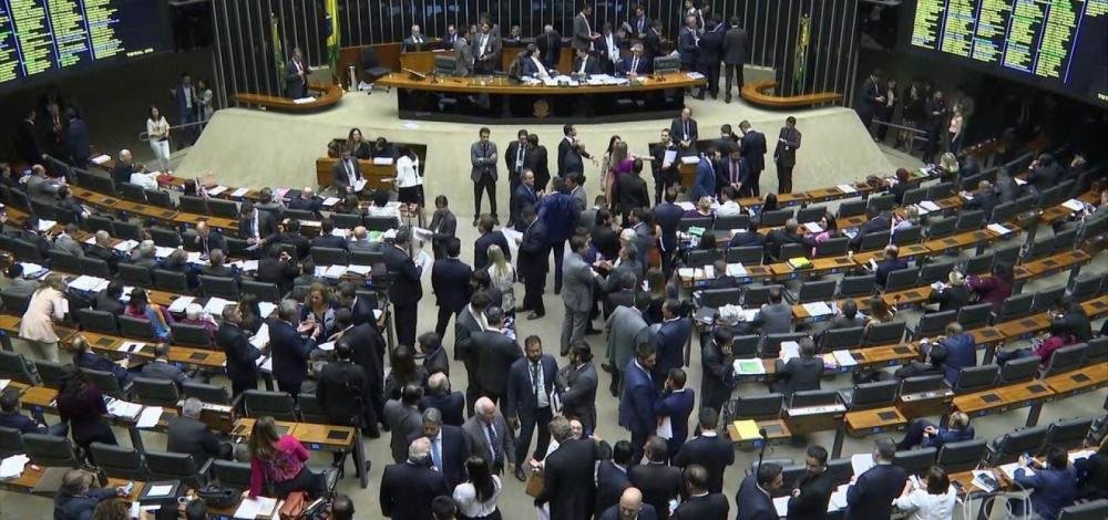 Câmara autoriza trabalho aos domingos com folga a cada quatro semanas