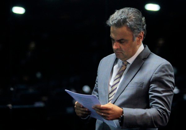 PSDB já avalia expulsar Aécio Neves após deputado se recusar a pedir licença