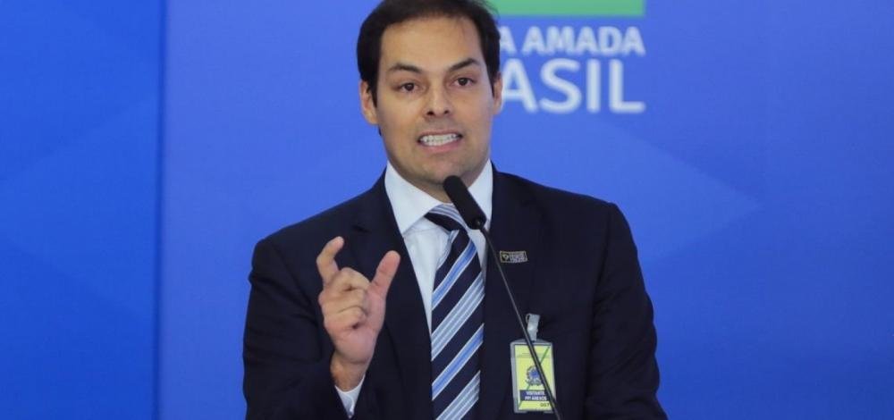 Pessoas vão preferir trabalhar aos domingos a ficar sem emprego, diz secretário