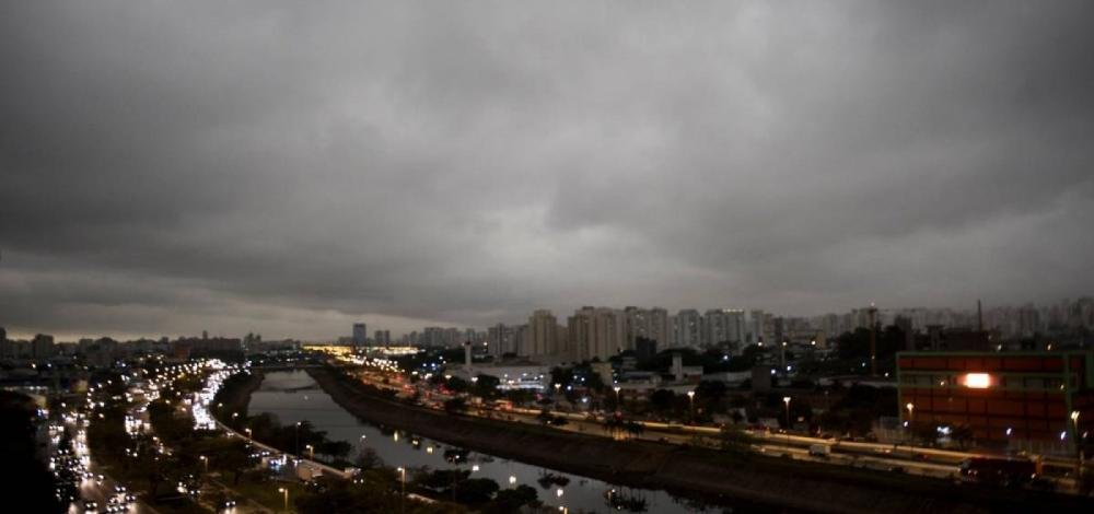 Queimadas na Amazônia provocam 'corredor de fumaça' na América do Sul