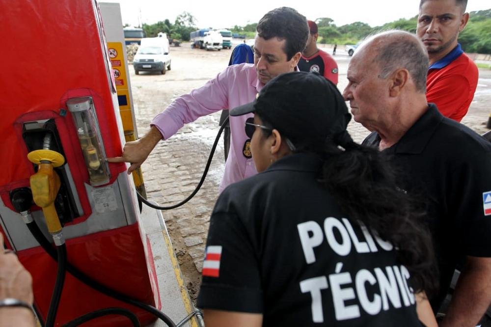 Operação encontra irregularidades em postos de combustíveis
