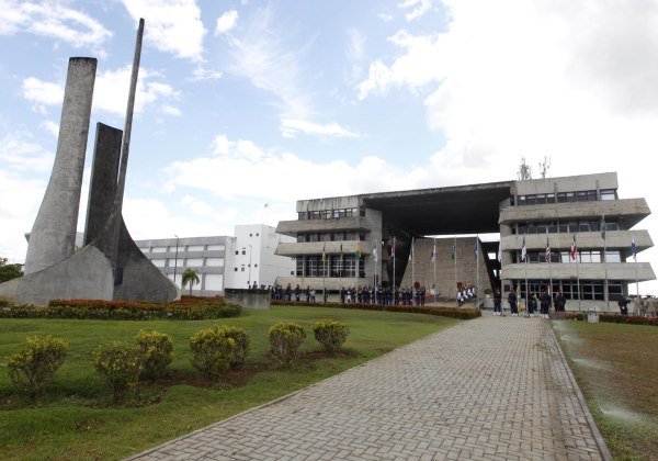 Contas de 2015 de Rui Costa são aprovadas na Assembleia