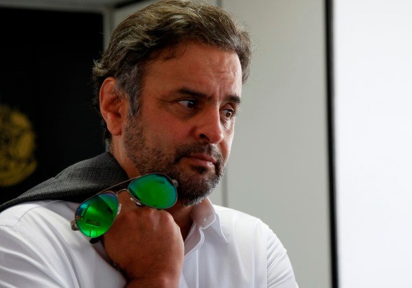 PSDB: 23 de 29 deputados condenam ofensiva contra Aécio, diz coluna