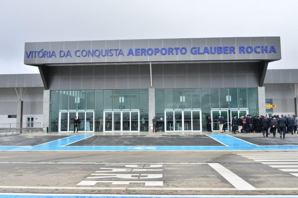Aeroporto de Vitória da Conquista recebe exposição sobre Glauber Rocha