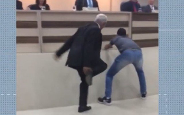 Sessão é interrompida após rato invadir plenário da Câmara de Vereadores de Barreiras