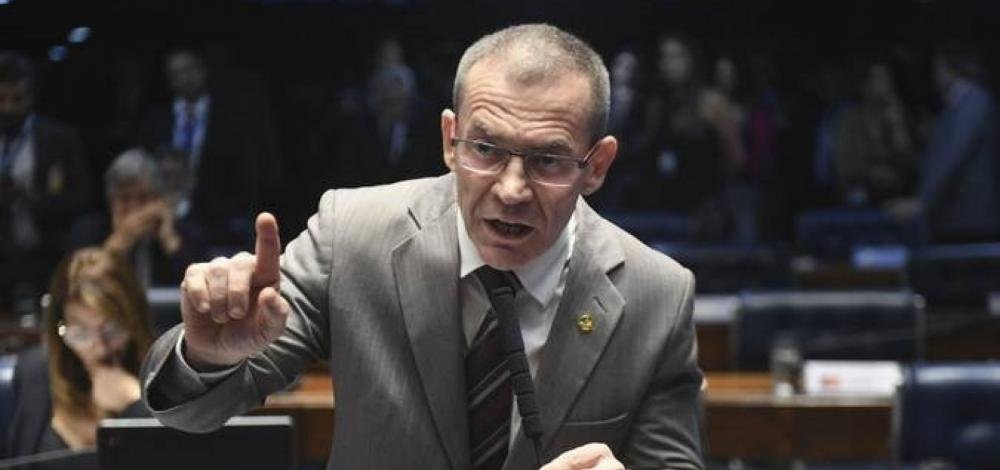 Presidente da Comissão de Meio Ambiente no Senado vai ao STF pedir impeachment de ministro