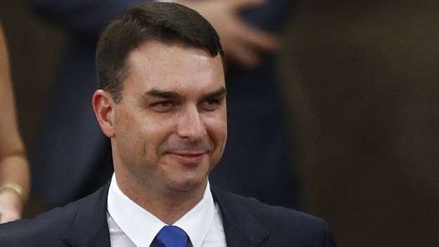 Eduardo Bolsonaro chama presidente da França de idiota