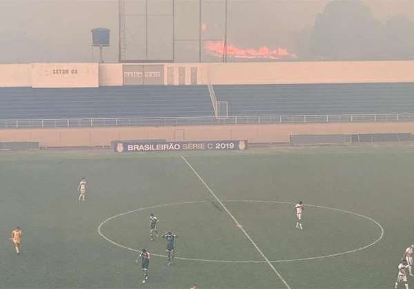 Jogo da Série C é interrompido por fumaça de queimada no Acre