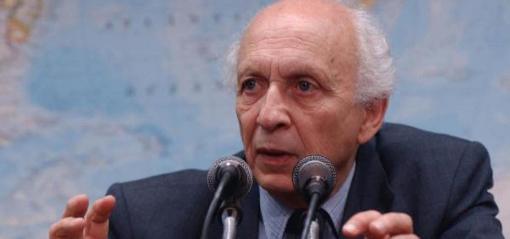 Rubens Ricupero alerta para 'prejuízo gigantesco' com crise da Amazônia