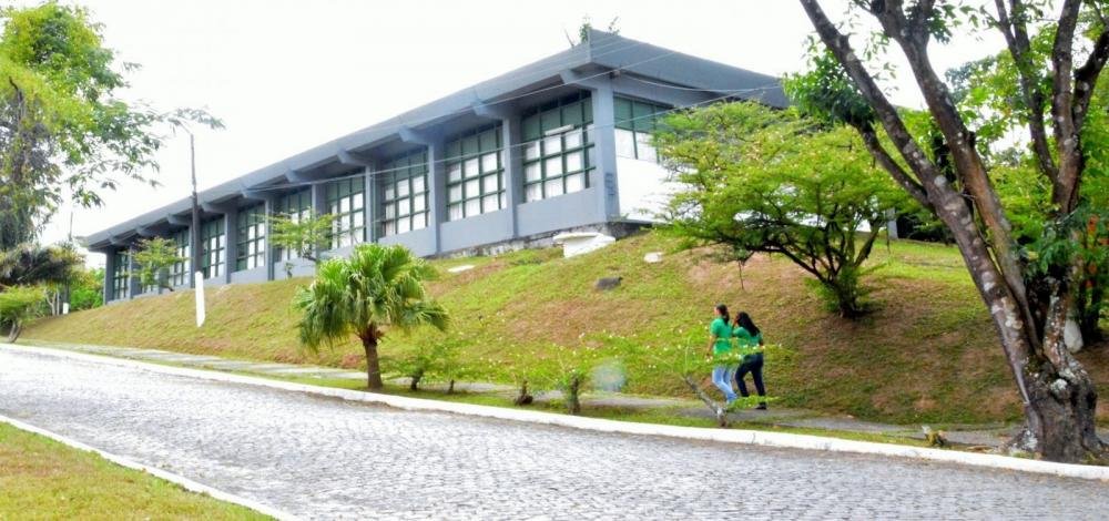 Com vigilantes em greve, unidades da Ufba suspendem aulas noturnas