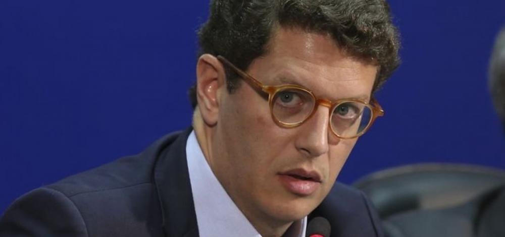 Ministro do Meio Ambiente é internado em Brasília